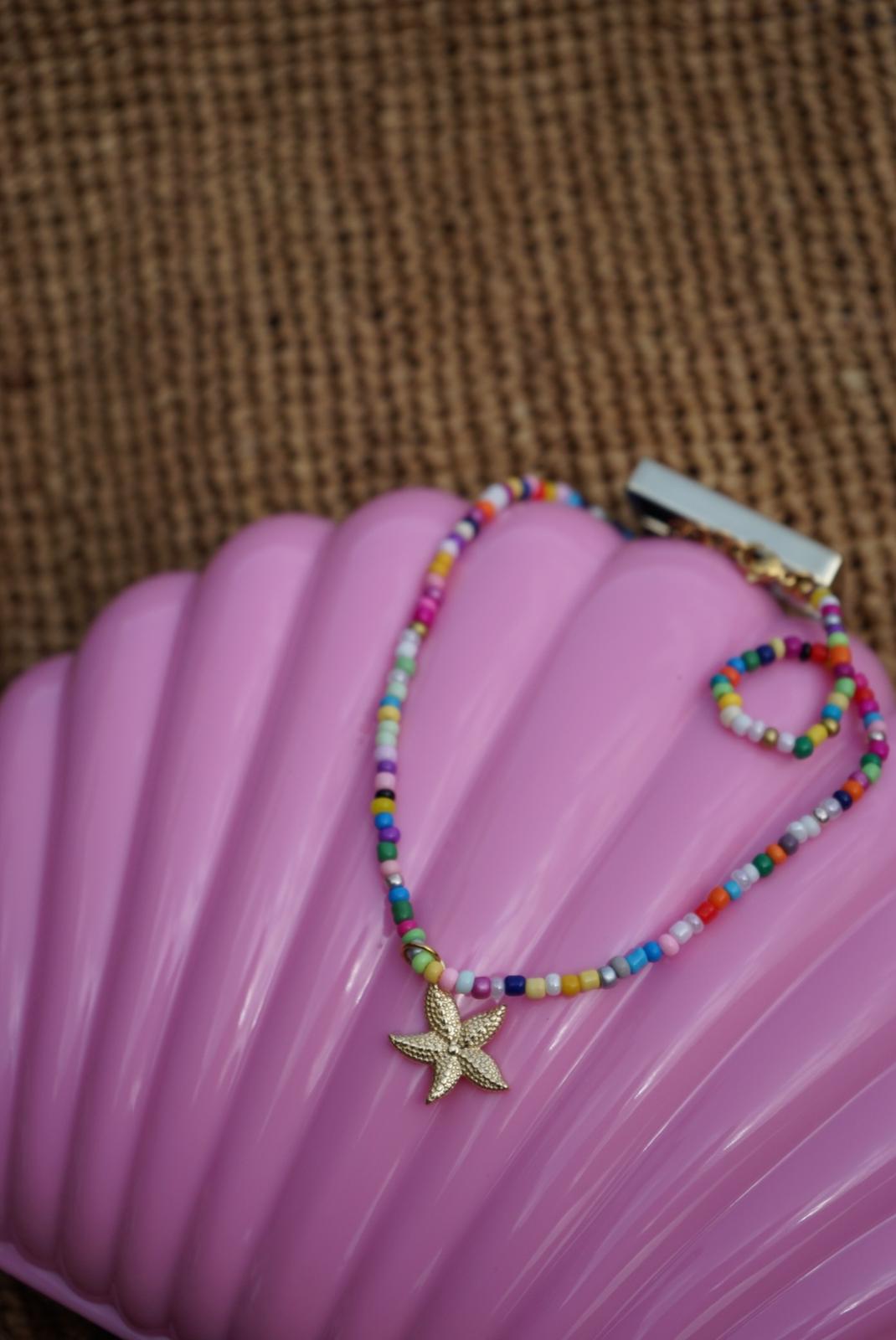 Collana con perline colorate