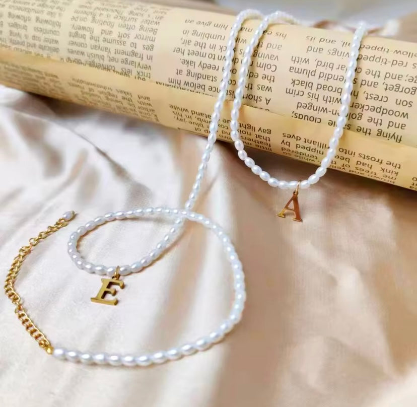 Collana con Perle e Iniziale