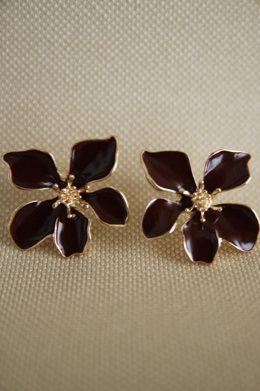 Orecchino a Fiore Bordeaux