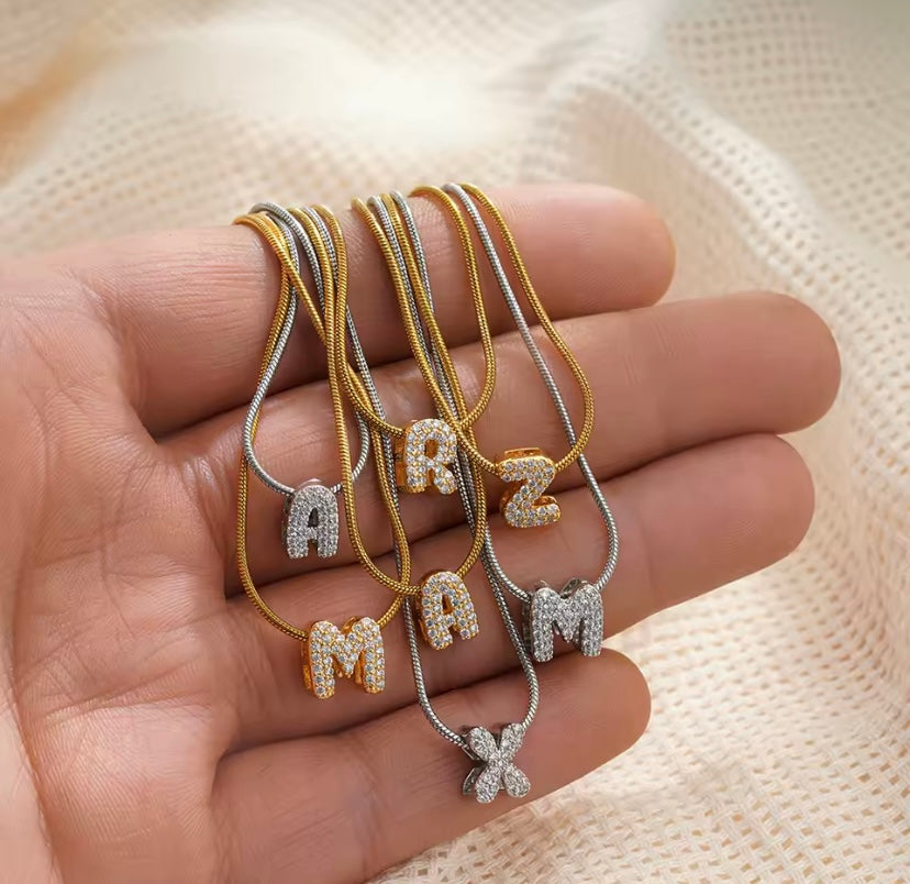 Collana con iniziale piccola Swarovski