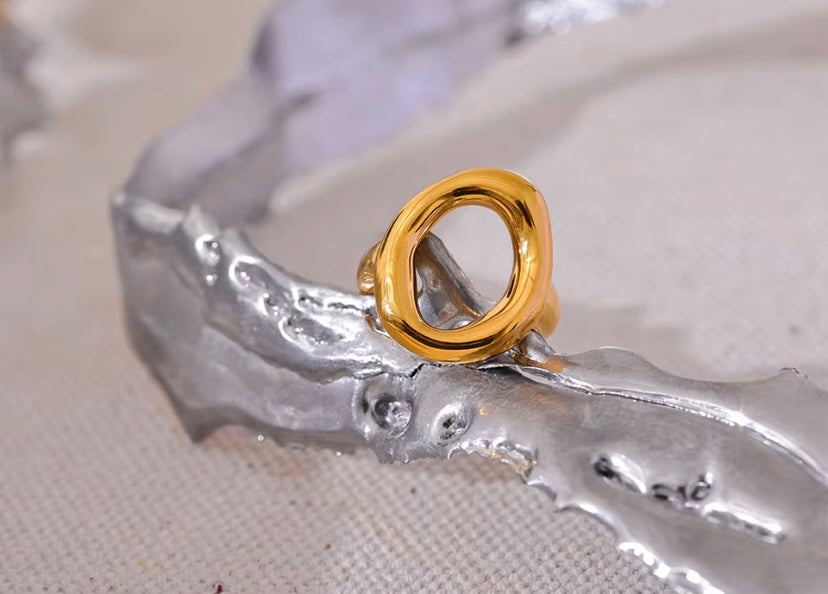 Anello Ovale Con Buco Centrale