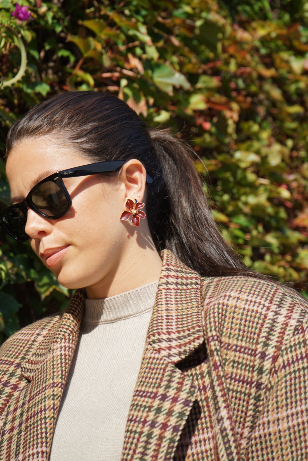 Orecchino a Fiore Bordeaux