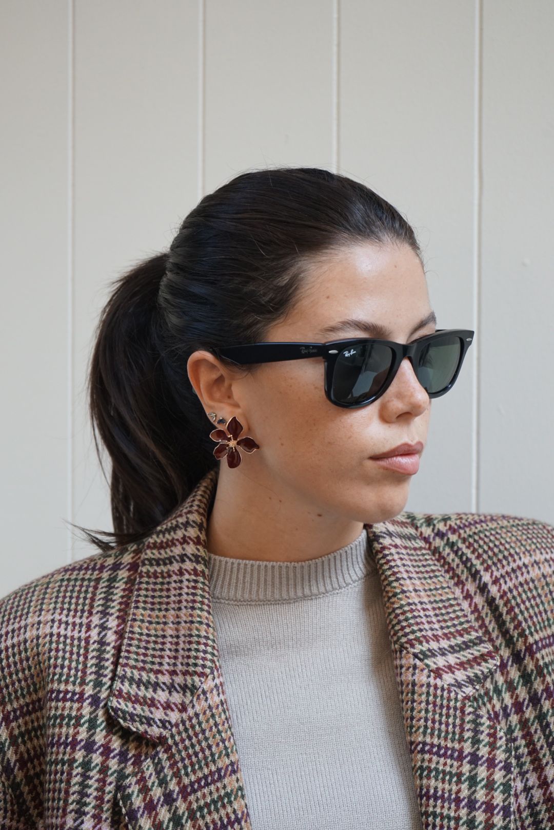 Orecchino a Fiore Bordeaux