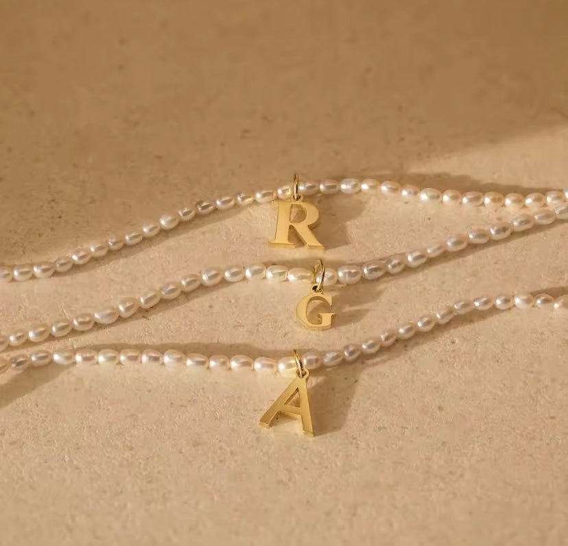Collana con Perle e Iniziale